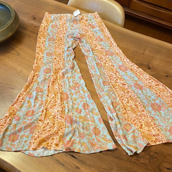 Free People NWT bell bottom palazzo pants 
Size XS - Picture 5 of 6